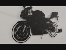 Videoyu Galeri görüntüleyiciye yükleyin ve burada izleyin, Toprak Racing Motorcycle - Yarış Motoru Temalı Metal Duvar Dekoru
