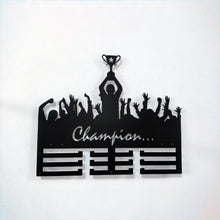 Görseli Galeri görüntüleyiciye yükleyin, Şampiyon Yazılı Metal Duvar Madalyon Askılığı