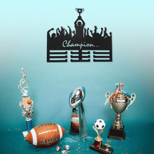 Görseli Galeri görüntüleyiciye yükleyin, Şampiyon Yazılı Metal Duvar Madalyon Askılığı