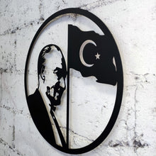 Görseli Galeri görüntüleyiciye yükleyin, Atatürk ve Bayrak Temalı Dekoratif Metal Duvar Panosu