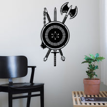 Görseli Galeri görüntüleyiciye yükleyin, Viking Kalkanı ve Savaş Aletleri Temalı Metal Duvar Sanatı