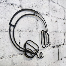 Görseli Galeri görüntüleyiciye yükleyin, Kulaklık Temalı Metal Duvar Dekoru