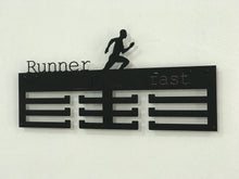 Görseli Galeri görüntüleyiciye yükleyin, KOŞUCU MADALYA ASKISI METAL DUVAR DEKORATİF