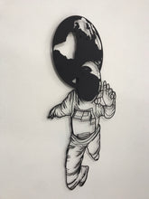 Görseli Galeri görüntüleyiciye yükleyin, ASTRONOT METAL DUVAR DEKOR/Uzay Metal Duvar Dekorasyonu, Metal Duvar Süsleri