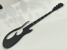 Görseli Galeri görüntüleyiciye yükleyin, The Beatles(Dekoratif metal gitar dekor)100x39cm