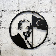 Görseli Galeri görüntüleyiciye yükleyin, Atatürk ve Bayrak Temalı Dekoratif Metal Duvar Panosu
