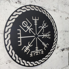 Görseli Galeri görüntüleyiciye yükleyin, Vegvisir Viking Pusulası Temalı Metal Duvar Dekoru
