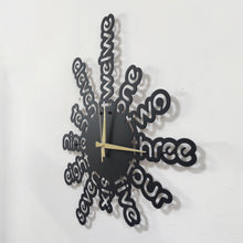 Görseli Galeri görüntüleyiciye yükleyin, İngilizce Sayılı Siyah Metal Duvar Saati 40x50cm

